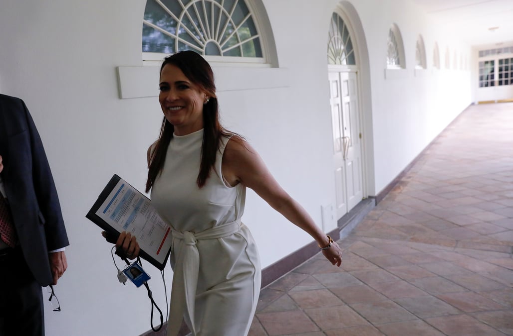 Stephanie grisham va devenir porte-parole de la maison blanche