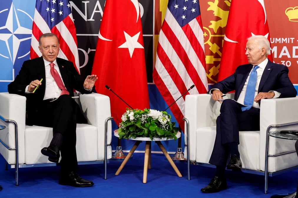 Joe biden et recep tayyip erdogan au sommet de l'otan de madrid
