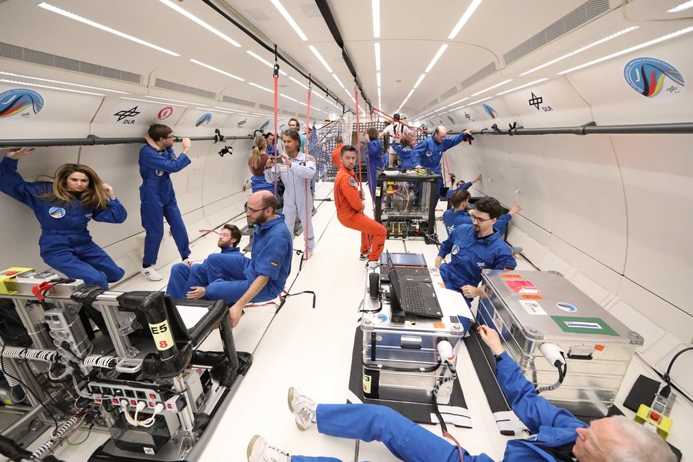 Les étudiants embarqueront à bord de l'Airbus A310 Zéro G de Novespace (filiale du CNES) pour des vols paraboliques.