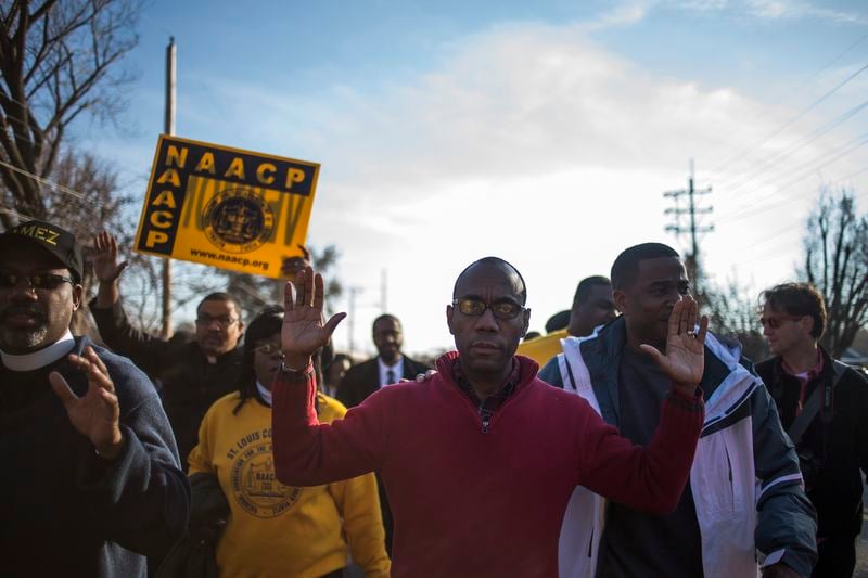 Marche à travers le Missouri pour le jeune Noir tué à Ferguson