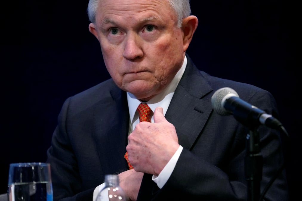 Jeff sessions evasif sur un eventuel blocage de l'enquete russe
