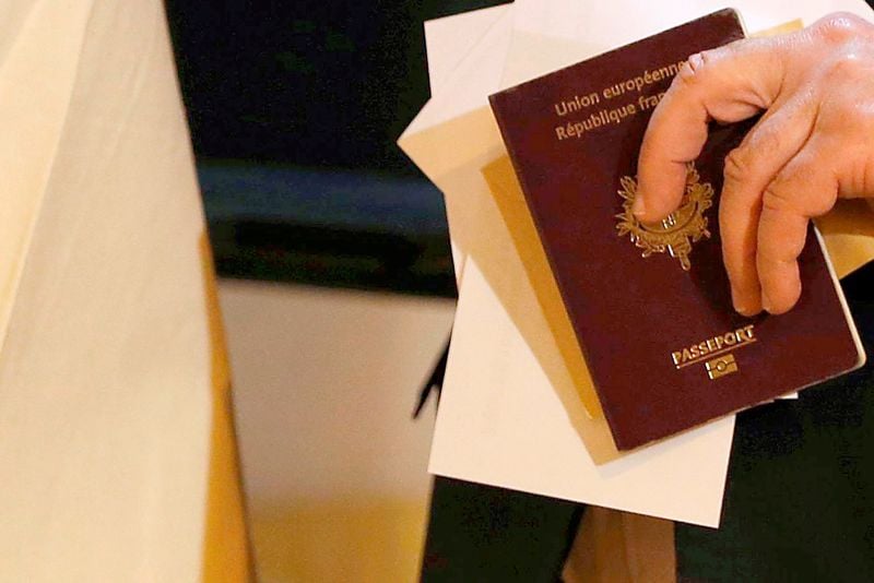 Sos racisme invite francois hollande a abandonner son projet de decheance de nationalite