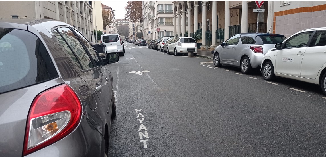 La ville de Lyon s'apprête à taxer les véhicules lourds qui stationneront dans ses rues.