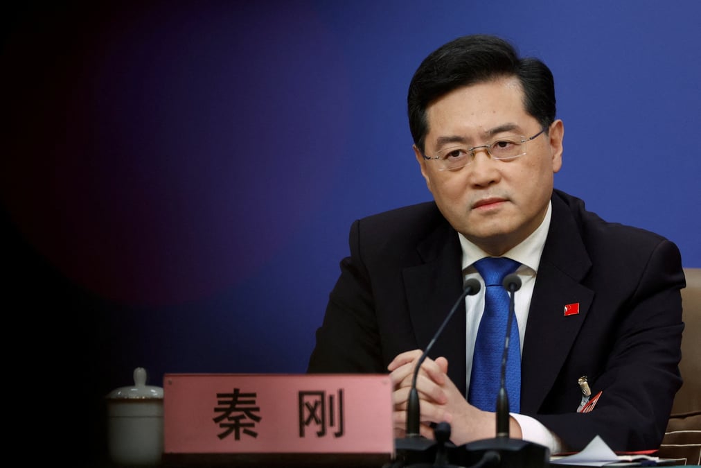 Le ministre chinois des affaires etrangeres qin gang lors d'une conference de presse a pekin