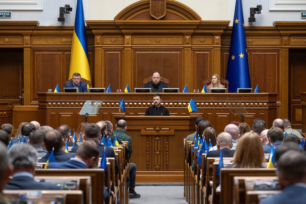 Le president ukrainien volodimir zelensky lors d'une session parlementaire a kyiv