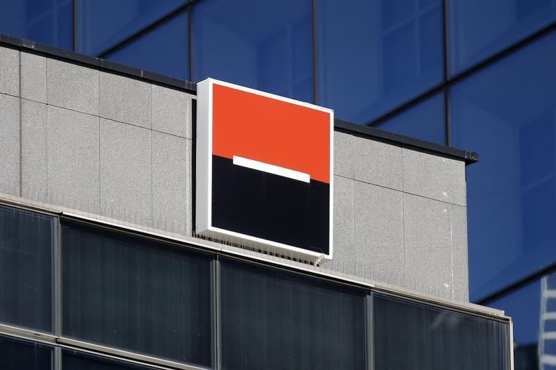 Coups de feu devant une tour de la SocGen à la Défense
