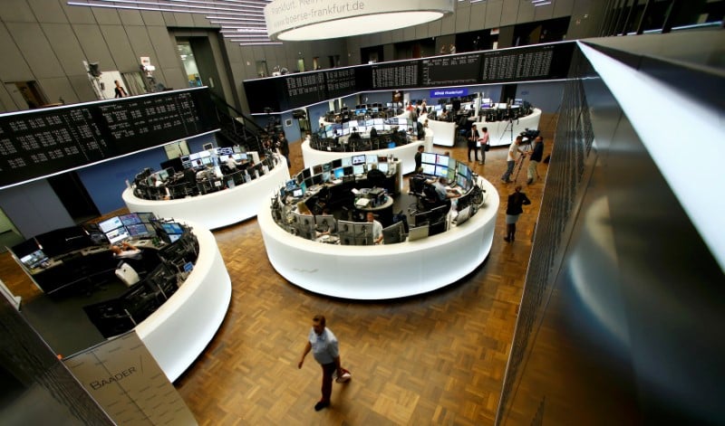 Les bourses europeennes finissent en baisse
