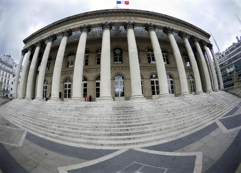 Les bourses europeennes en baisse a mi-seance