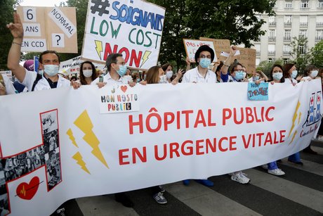 Le personnel soignant manifeste, tensions a paris