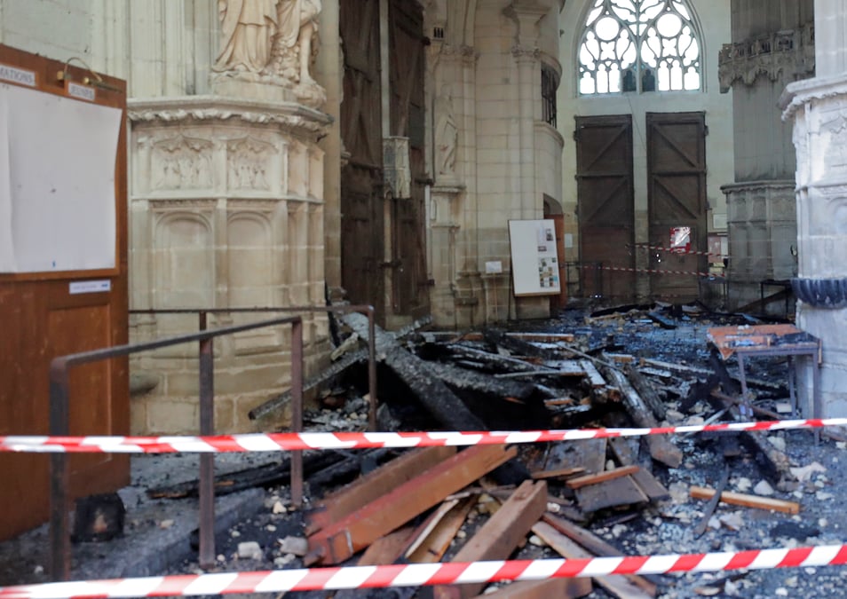 Un homme en garde a vue apres l'incendie a la cathedrale de nantes