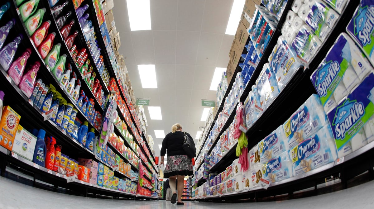 Photo d'archives d'une personne faisant ses courses dans un supermarche de chicago