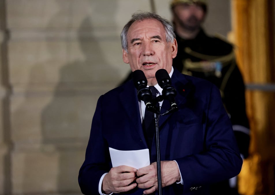 Francois bayrou lors de la ceremonie de passation de pouvoir a l'hotel matignon