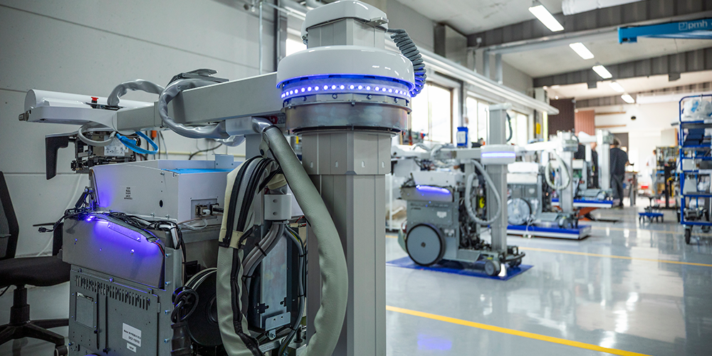 L'usine de DMS Group, à Gallargues-le-Montueux dans le Gard, où sont fabriqués les systèmes d’imagerie médicale de haute performance pour la radiologie numérique et l’ostéodensitométrie.