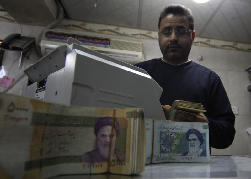 Le rial iranien poursuit son decrochage a l'approche des sanctions americaines