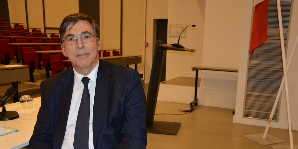 Denis Beau dans l'amphithéâtre de Sciences Po Bordeaux