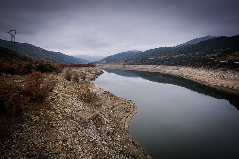 Dans les Pyrénées-Orientales, le niveau d'eau sur le barrage sur l’Agly, à Caramany, était l'un des points d'alerte dès le printemps 2023.