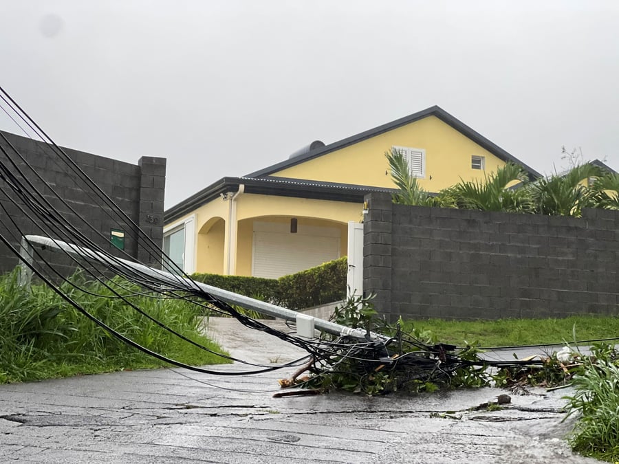 Selon les derniers chiffres de la préfecture de La Réunion, 20 000 foyers sont toujours privés d’électricité.