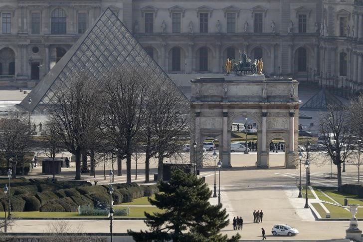 L'assaillant du louvre repond aux enqueteurs