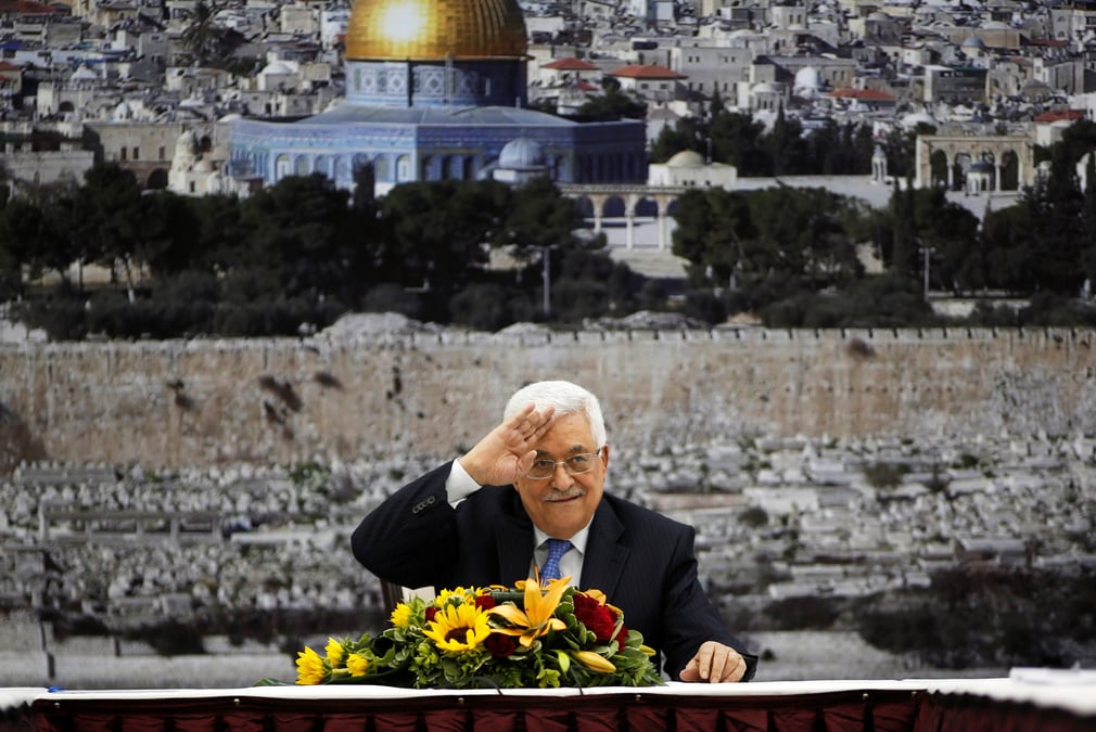 Mahmoud abbas reelu president du comite executif de l'olp