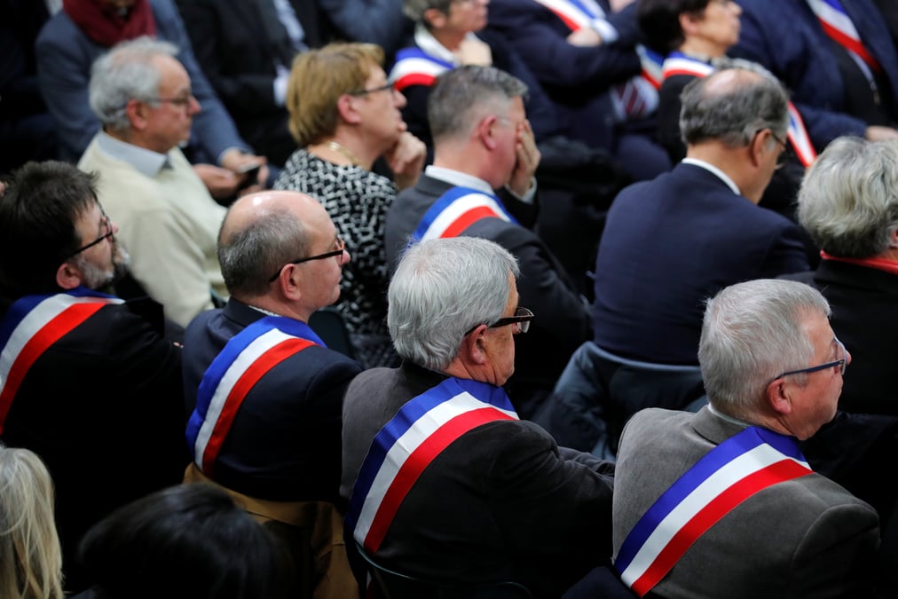 Municipales: l'executif devoile sa loi de remobilisation des elus locaux