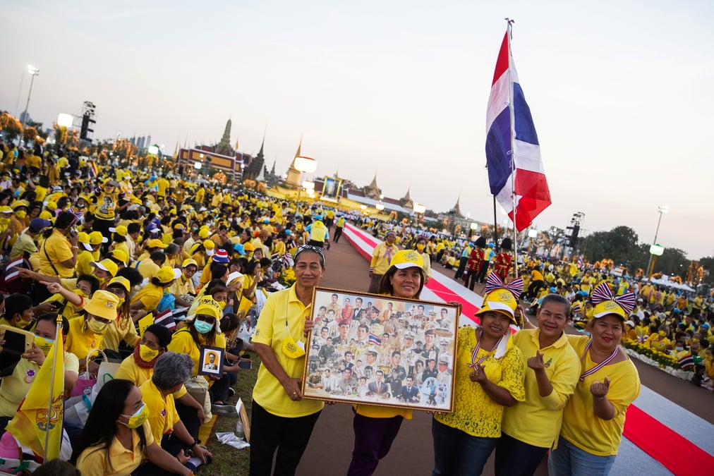 Thailande: hommage a la famille royale face aux appels a la reforme