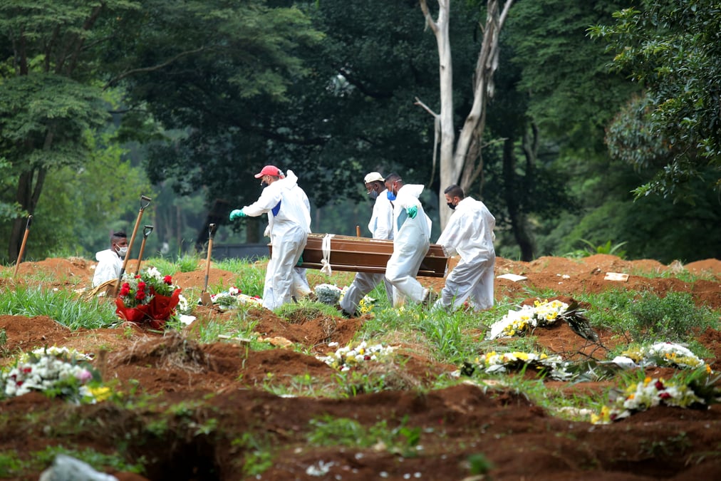 Le bresil enregistre un record de deces lies au covid-19 sur une journee