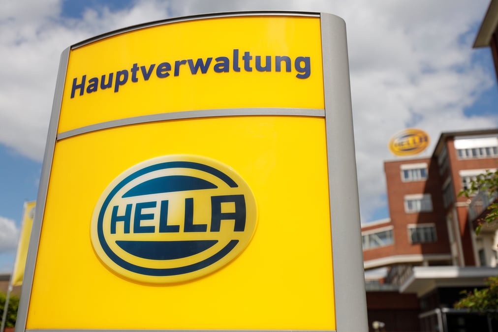 L'allemand hella interesse faurecia et plastic omnium