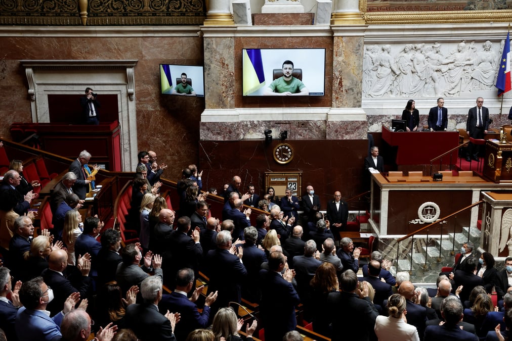 Zelensky demande a la france de defendre ses valeurs en ukraine