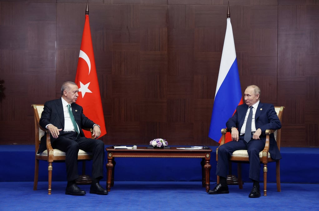 Vladimir poutine et tayyip erdogan se rencontrent a astana, au kazakhstan