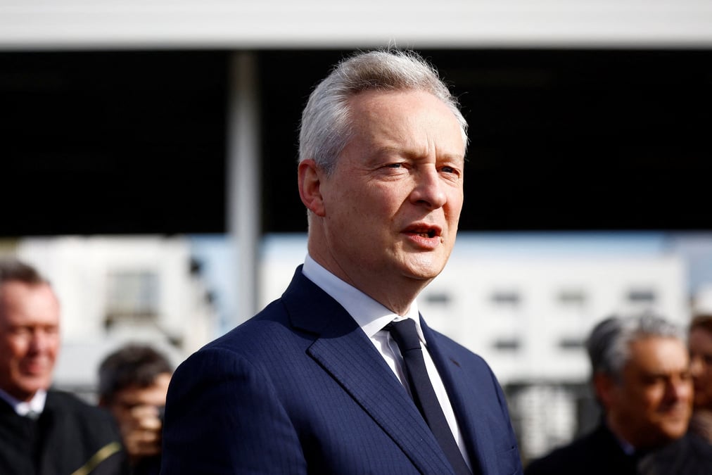 Le ministre français de l'Economie, Bruno Le Maire, a promis ce vendredi de réduire le déficit budgétaire du pays à 3% du PIB en 2027.