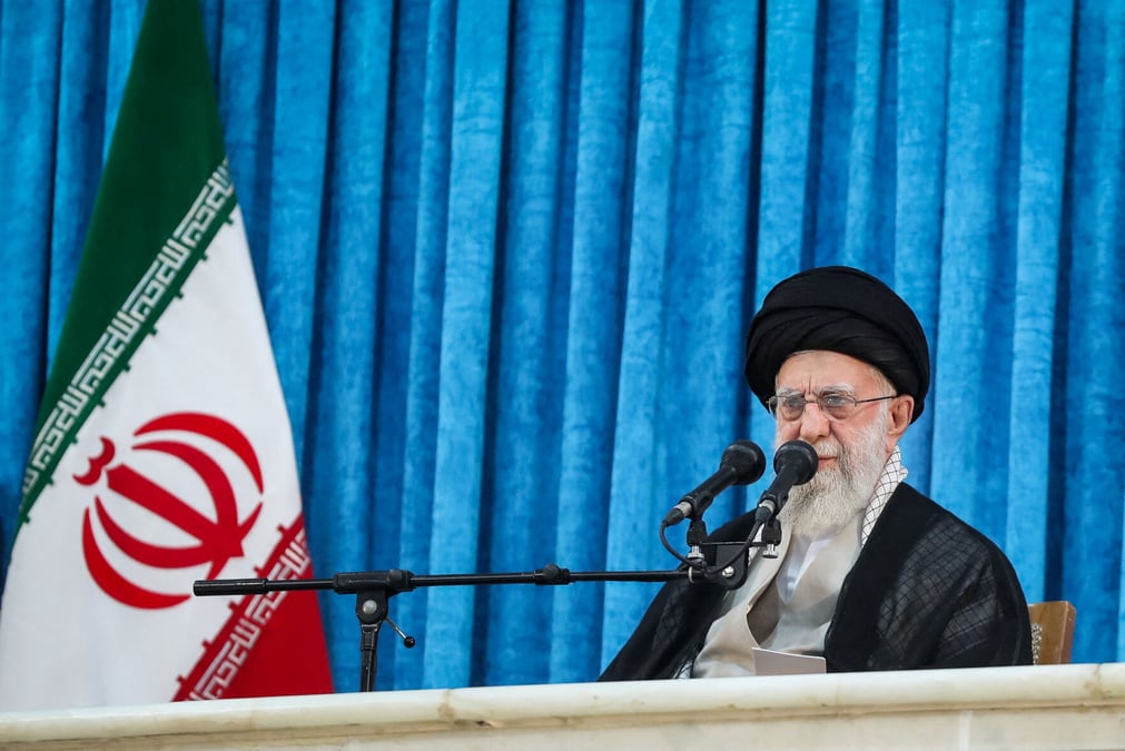 L’ayatollah Ali Khamenei, Guide suprême iranien, a vu l’un de ses conseillers blessé par l’attaque israélienne.
