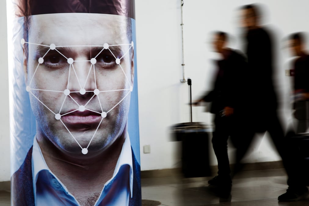 L'ue abandonne l'idee d'interdire la reconnaissance faciale dans l'espace public