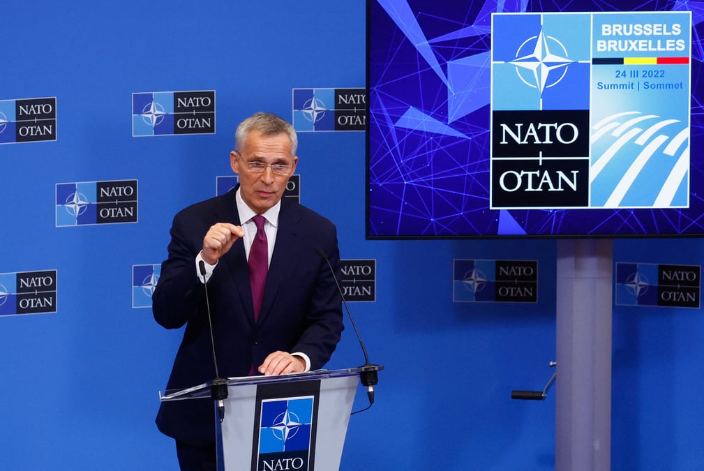 Stoltenberg (otan) promet une aide accrue a l'ukraine et des renforts a l'est