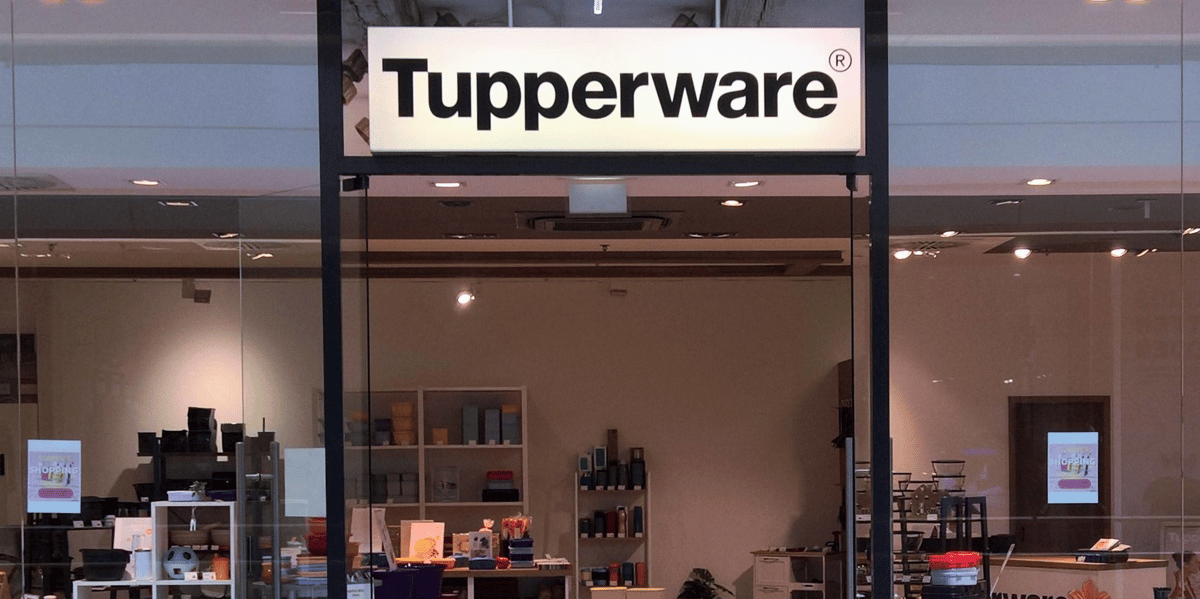 En difficulté depuis des années, le fabricant américain des célèbres conteneurs alimentaires en plastique Tupperware a vu le cours de son action suspendu ce mardi.