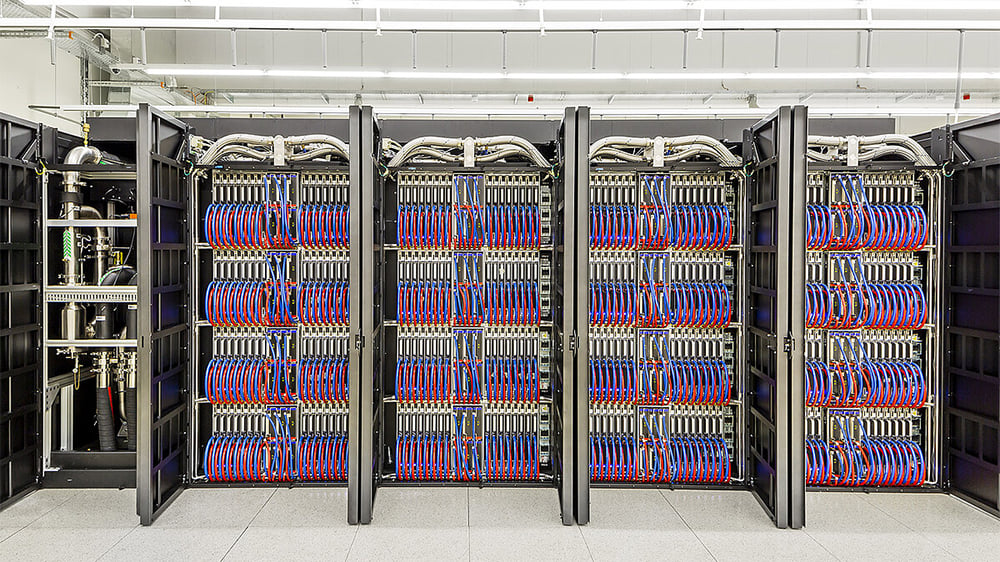 Face à la concurrence internationale, la France mise sur son propre supercalculateur d'intelligence artificielle.