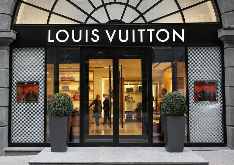 La croissance de lvmh au ralenti a cause de louis vuitton