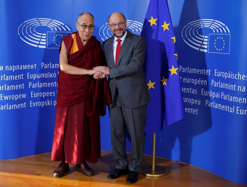Le dalai lama salue a strasbourg "l’esprit europeen"
