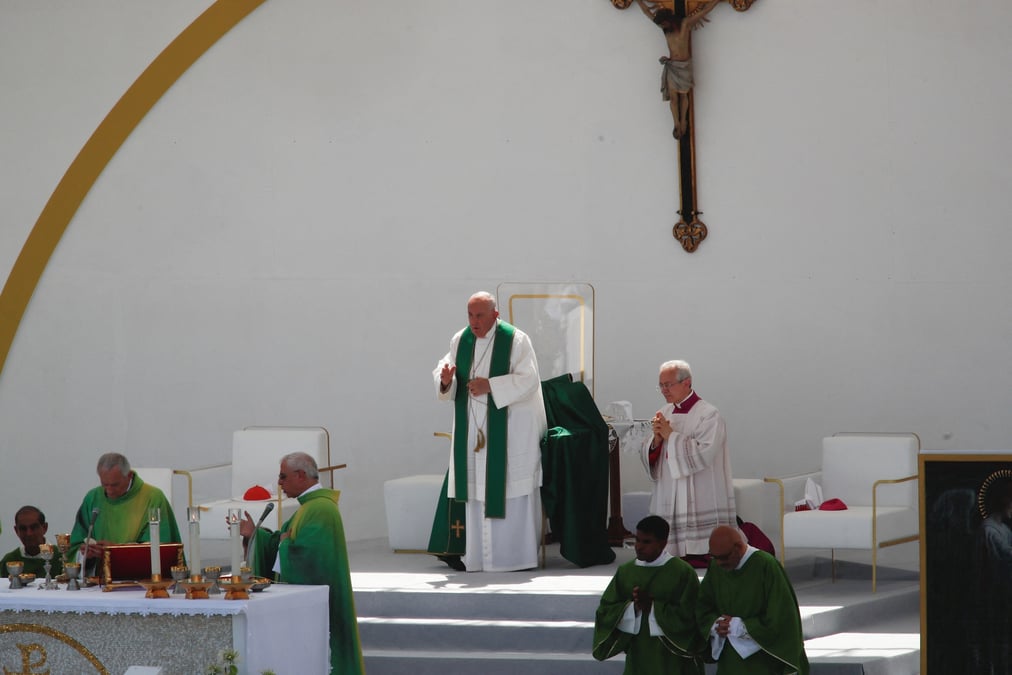 Le pape francois assiste a une messe sur la piazza unita d'italia a trieste, en italie