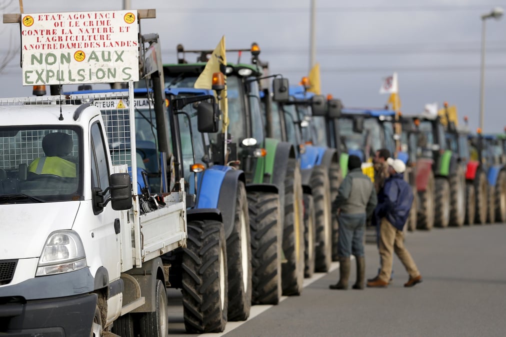 Evacuation des agriculteurs manifestant contre notre-dame-des-landes