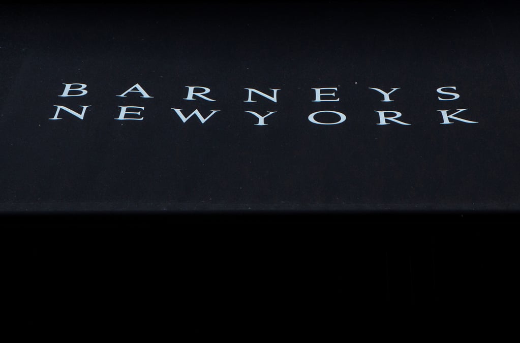 Barneys new york explore ses options, envisage une faillite
