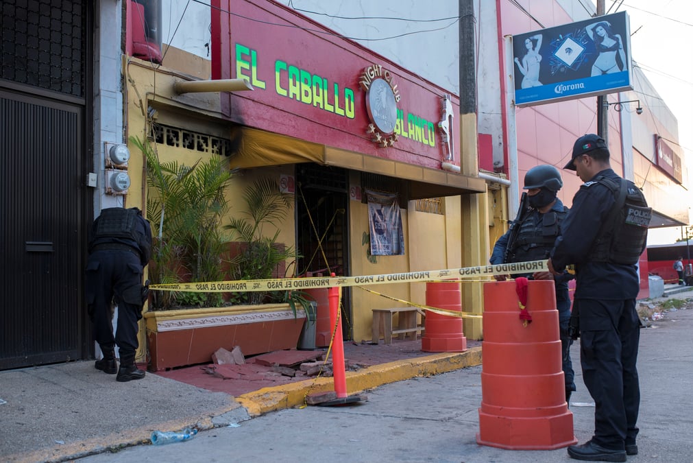 Un bar incendie par des narcotrafiquants au mexique