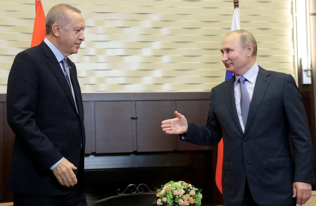 La turquie menace de reprendre son offensive en syrie
