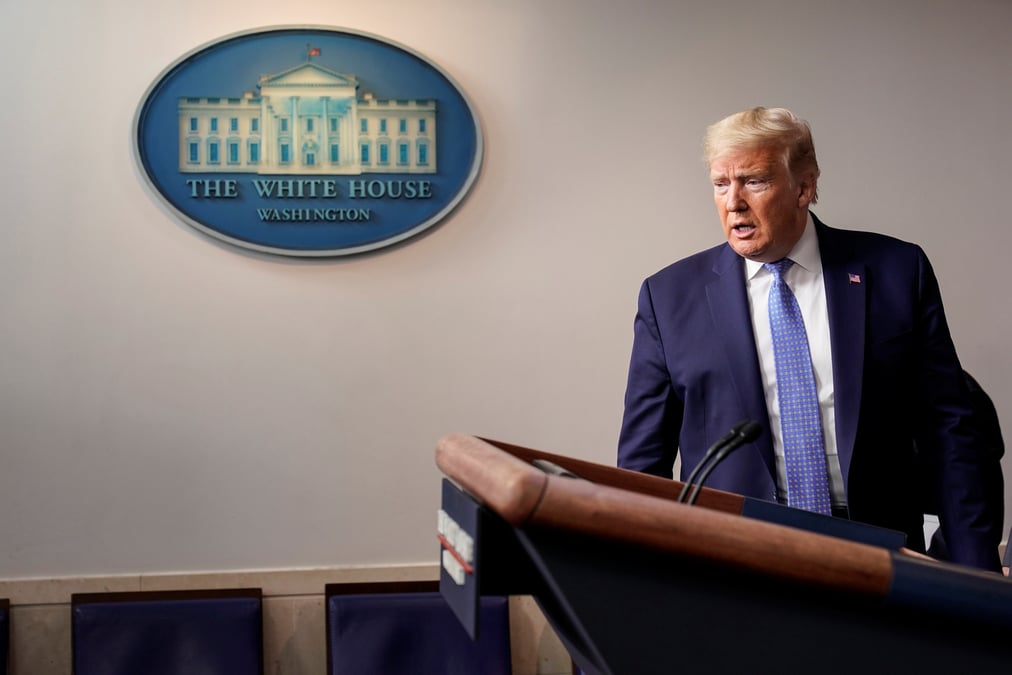 Coronavirus: trump recommande d'eviter voyages, bars et restaurants