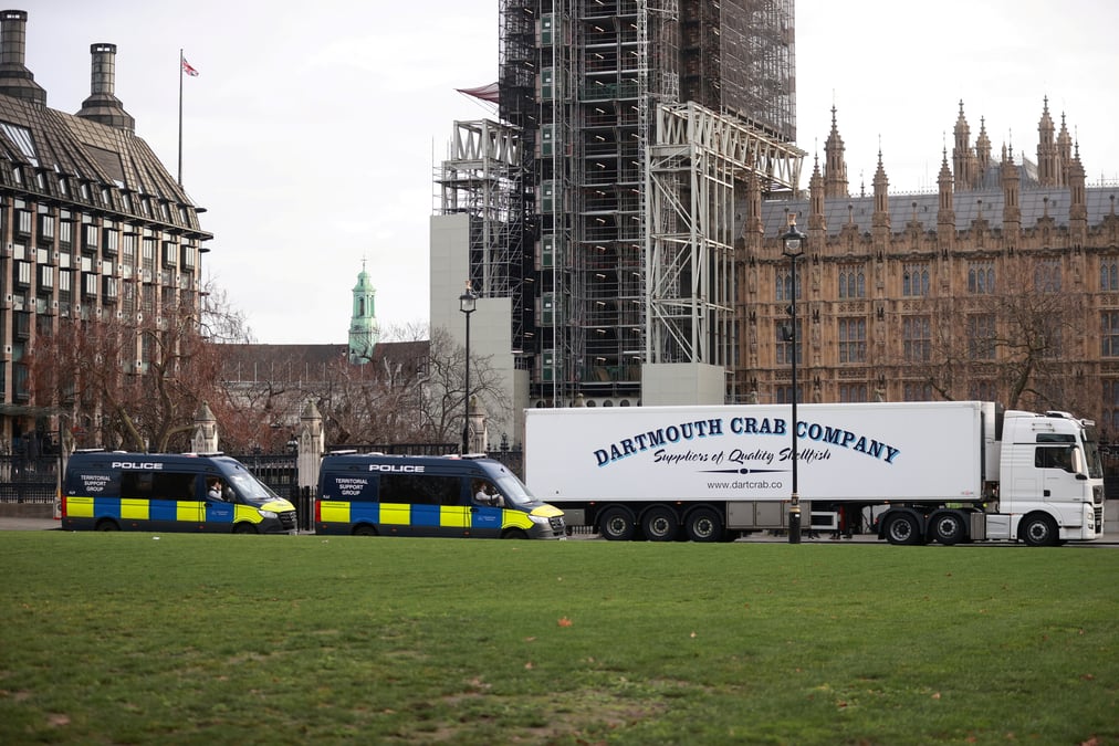 Brexit: des camions de crustaces devant downing street pour protester contre la bureaucratie