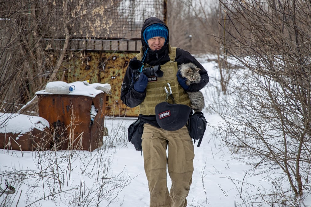 Ukrainian photographer maksim levin near the line of separation from russian-backed separatists in donetsk region