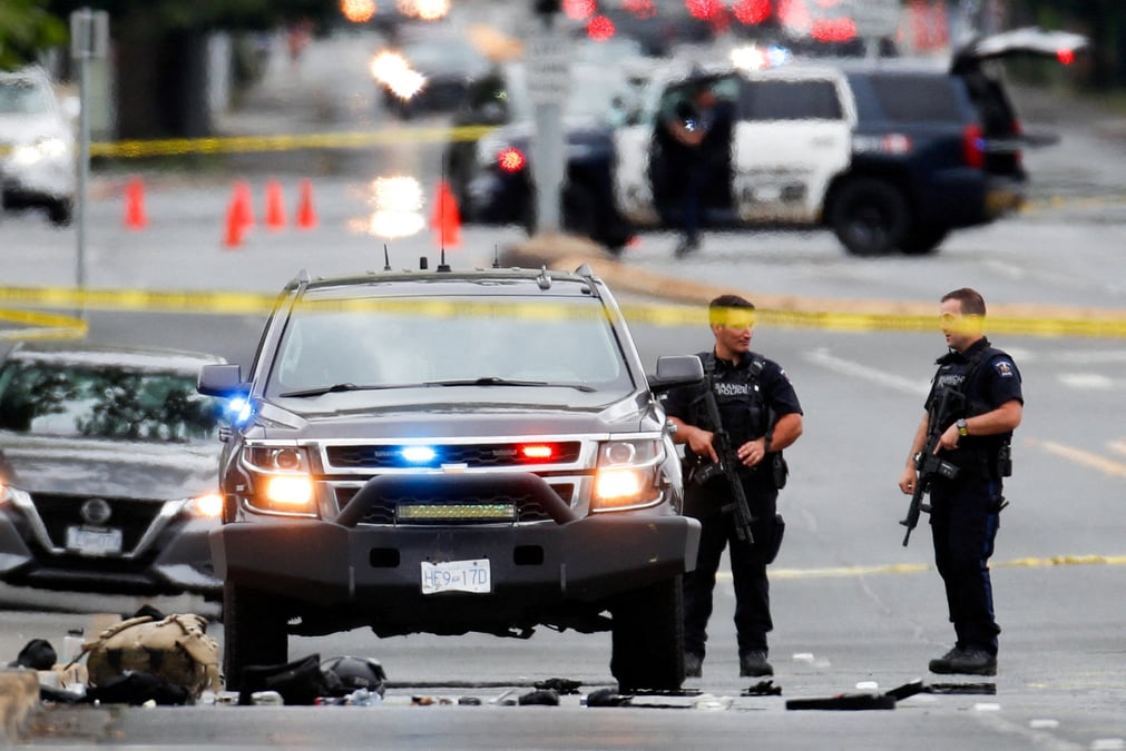 Canada: deux hommes armes abattus, six policiers blesses lors d'une fusillade