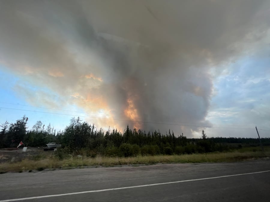 Vue sur les incendies de foret a yellowknife