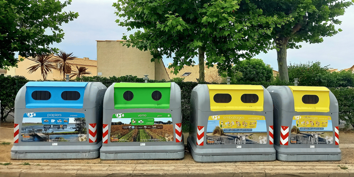 Selon l'ADEME, chaque Français produit 568 kg de déchets par an en moyenne, soit quelque 39 millions de tonnes de déchets ménagers et assimilés (DMA), deux fois plus qu'il y a 40 ans.
