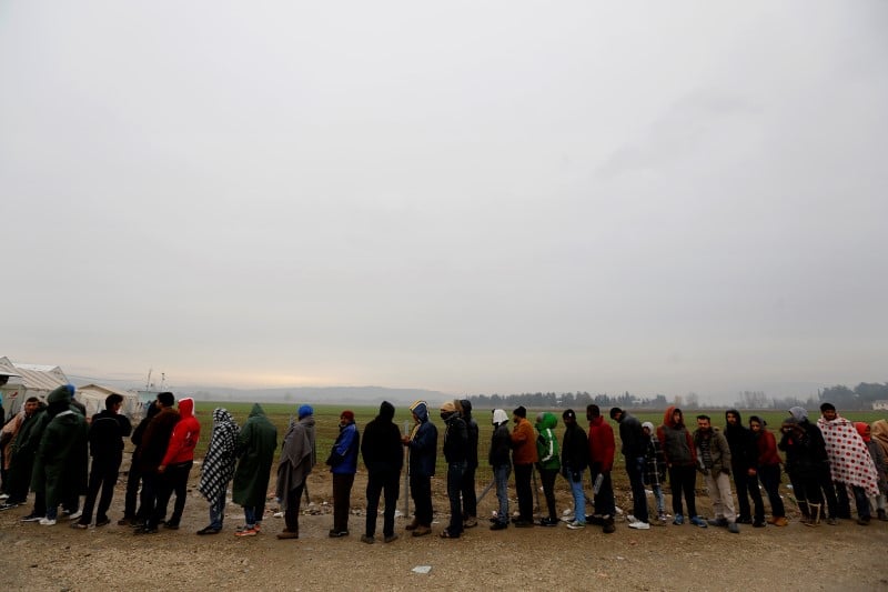 Selon manuel valls, l'europe doit dire qu'elle ne peut plus accueillir autant de migrants