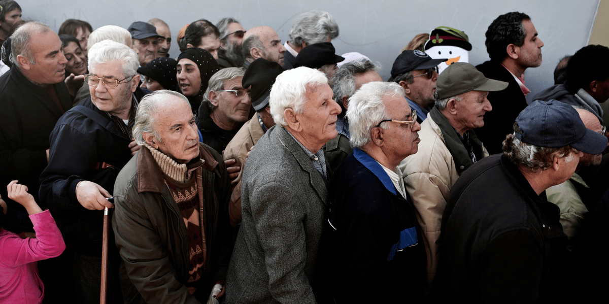 retraités, pauvres, Grèce, vieux, vieilles, aïeuls, aïeux, troisième, 3e âge, anciens, âgés, retraites, pauvreté, assistance, SDF, Athènes